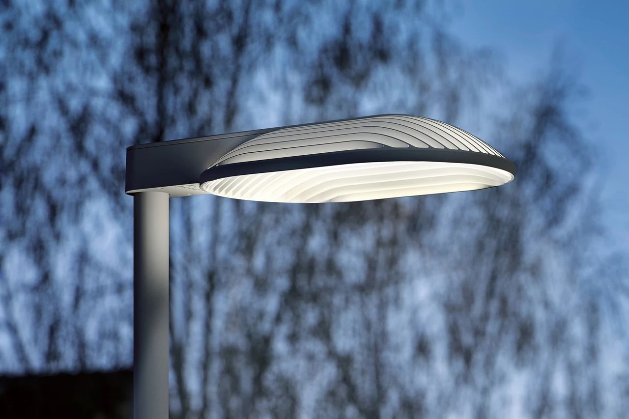 Louis Poulsen LP Xperi Lamp Class II 3750 Lumen, zij gemonteerd